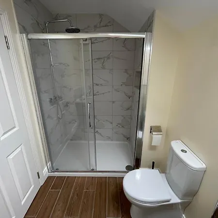 Spacious, Modern For Families In A Shared Family Dublín