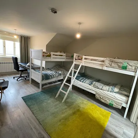 Проживание в семье Spacious, Modern In A Shared Family *