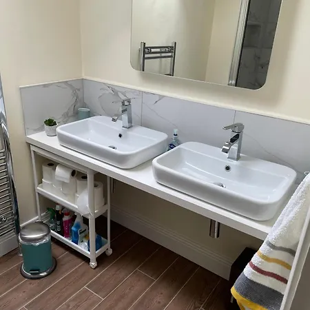 Spacious, Modern For Families In A Shared Family *