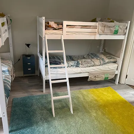 Проживание в семье Spacious, Modern In A Shared Family