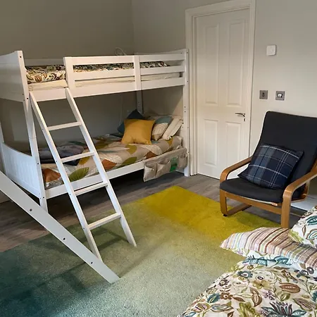 Spacious, Modern For Families In A Shared Family בית אירוח דבלין
