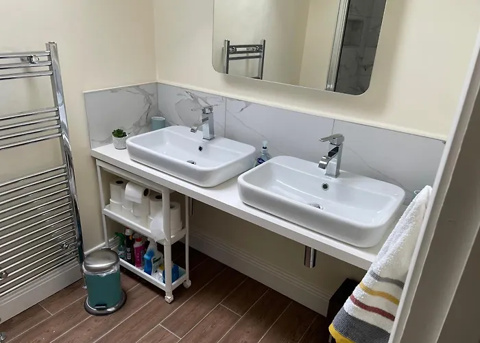 Spacious, Modern For Families In A Shared Family *